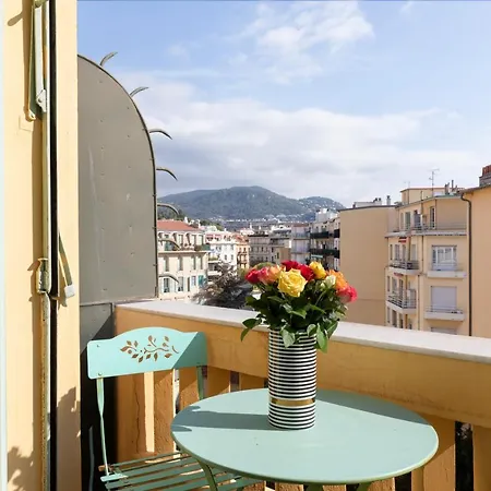 Aah! 'holiday On Nice' Apart Apartment Nizza